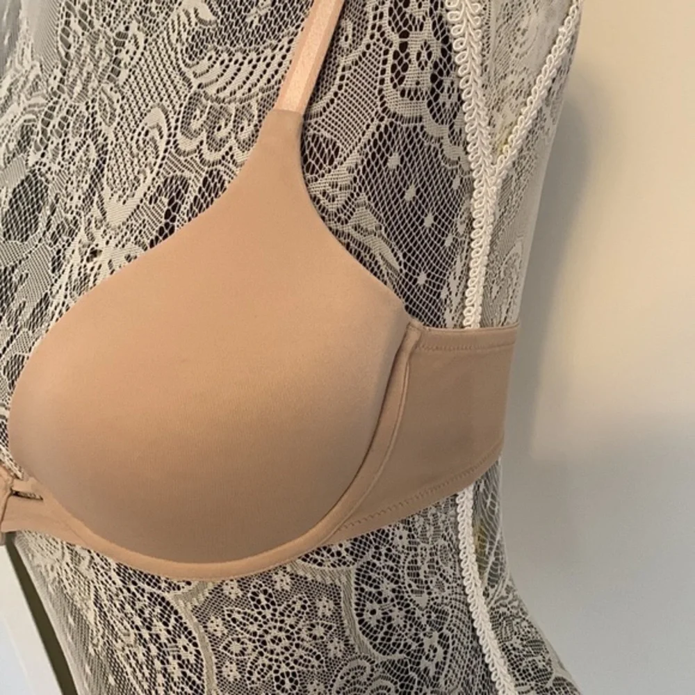 Vassarette beige convertible straps underwire‎ bra.  Lightly padded. Size 34B.